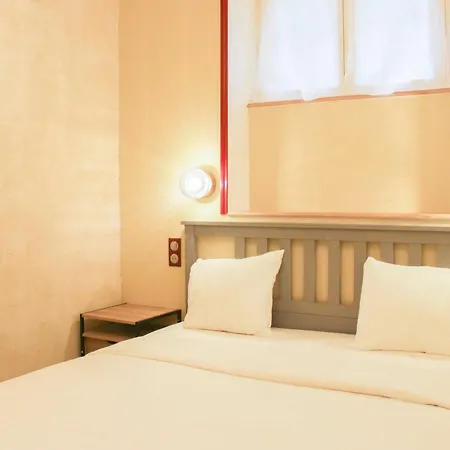 Cosy Near The Eiffel Tower