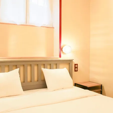 Cosy Near The Eiffel Tower